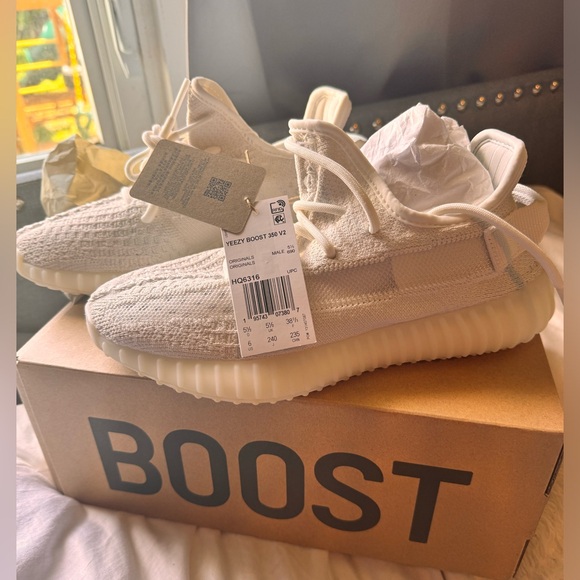 Brand new in box yeezy boost 350 v2 Bone - Picture 3 of 4